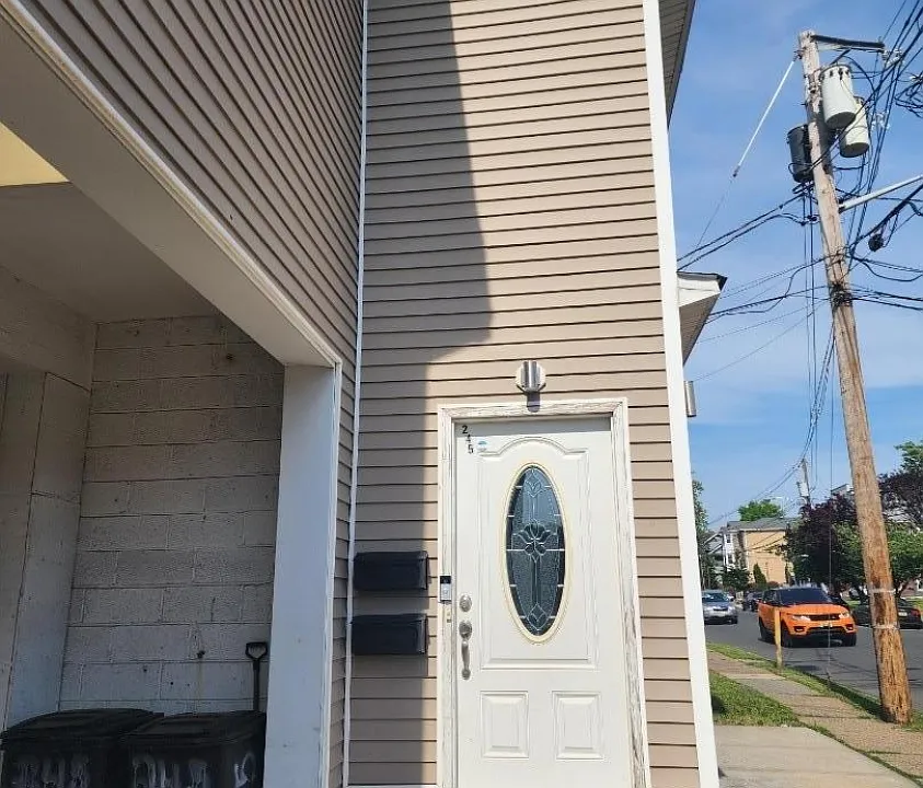 245 W Grand St
