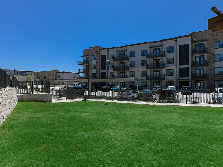 Lenox Grandview — Photo 21