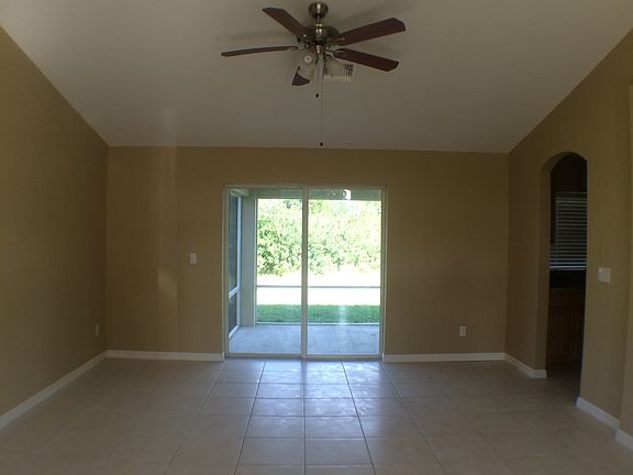 376992_living room2