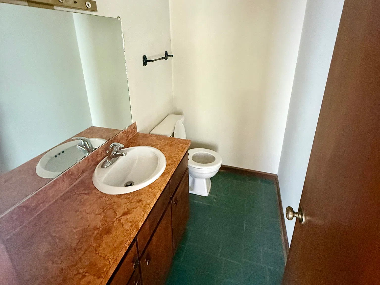 2 bed, 1.5 bath, $1,100 — Photo 2
