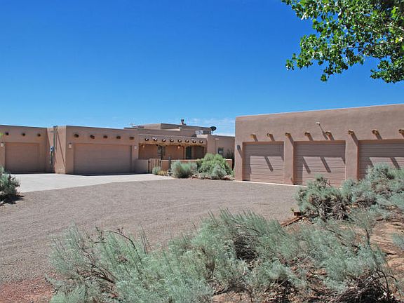 5th image of 834 Sagebrush Dr