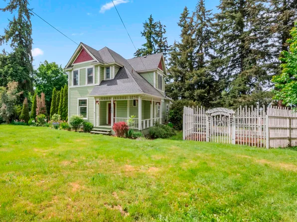 1067 Oak St, Silverton, OR 97381