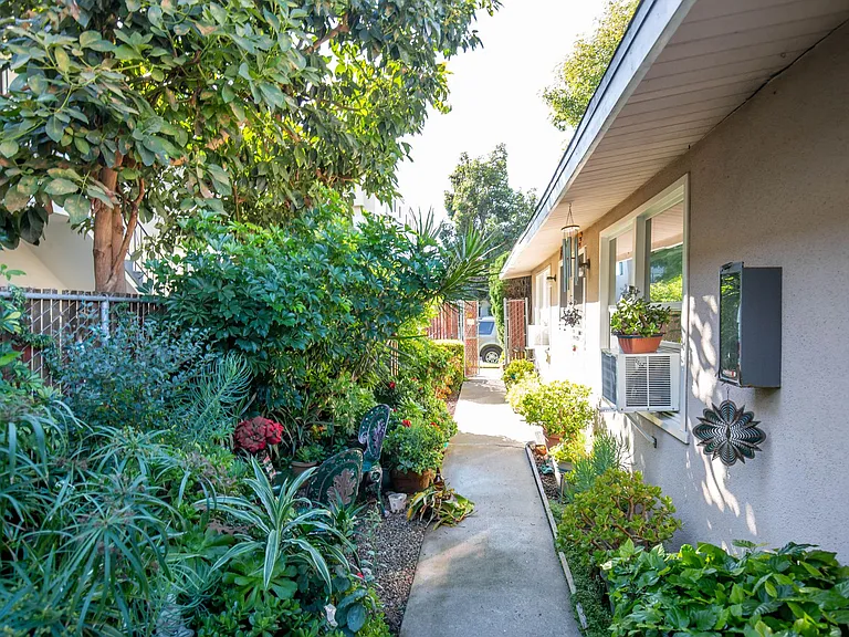 1622 Armacost Ave — Photo 11