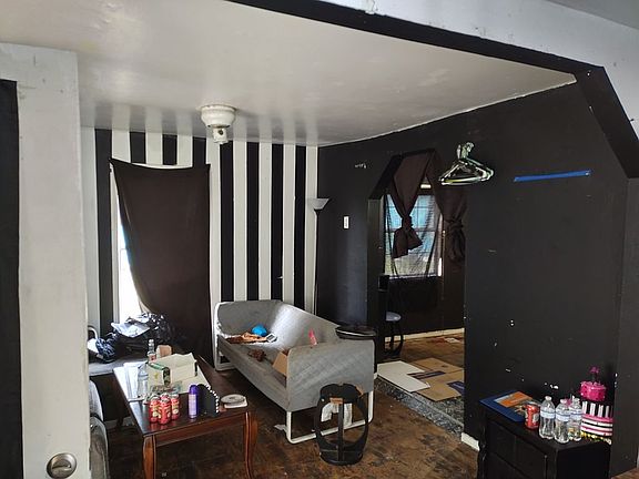 4th image of 514 S San Augustine Ave #1