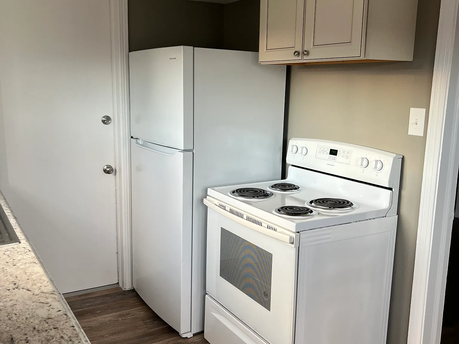 1 bed, 1000 sqft, $1,300 — Photo 4
