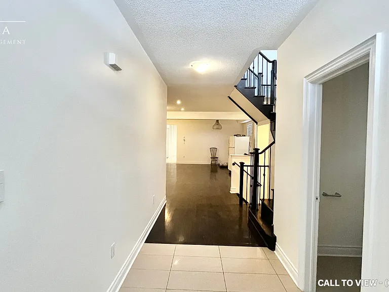 62 Bassett Cres — Photo 5