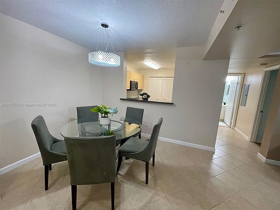 4th image of 609 E Sheridan St APT 305