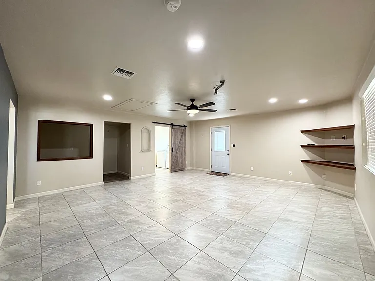 1327 S Yucca Dr — Photo 4