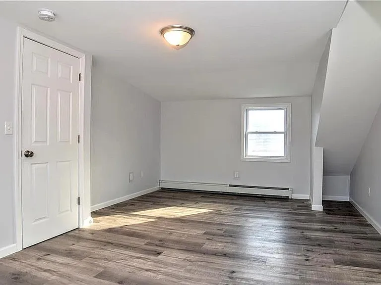 118 Webb Ave — Photo 12