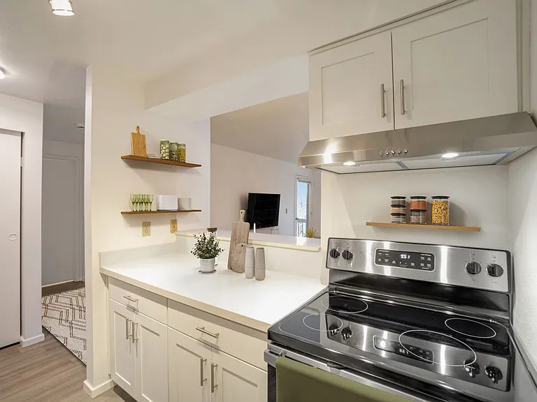 Hillcourt Apartments — Photo 6