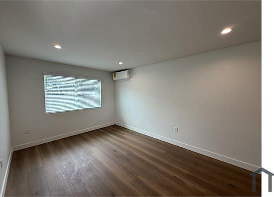2nd image of 119 W Century Blvd #121