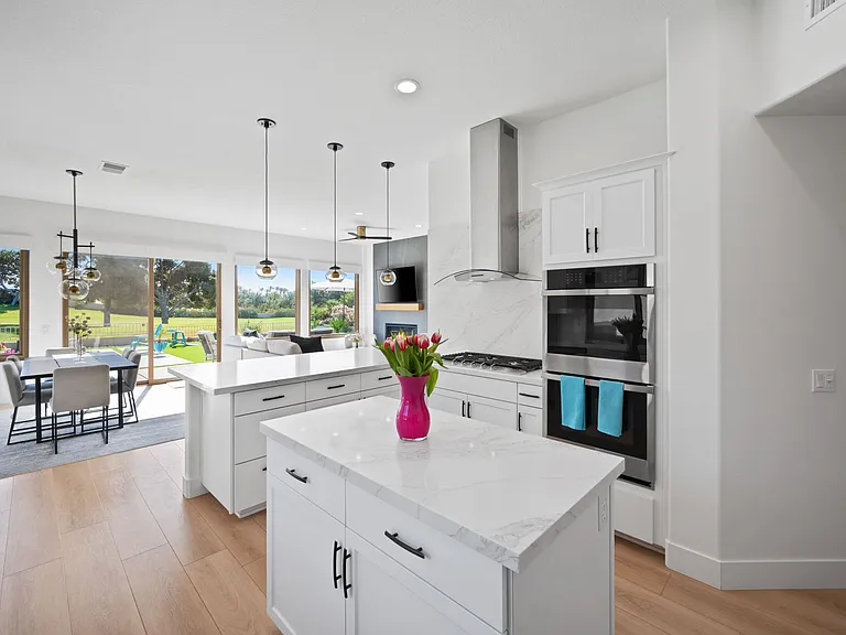 143 E Kavenish Dr — Photo 21