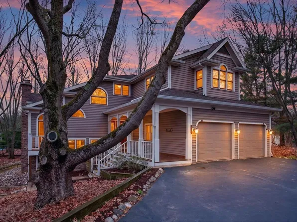 3140 Wild Dunes Path, Stevensville, MI 49127