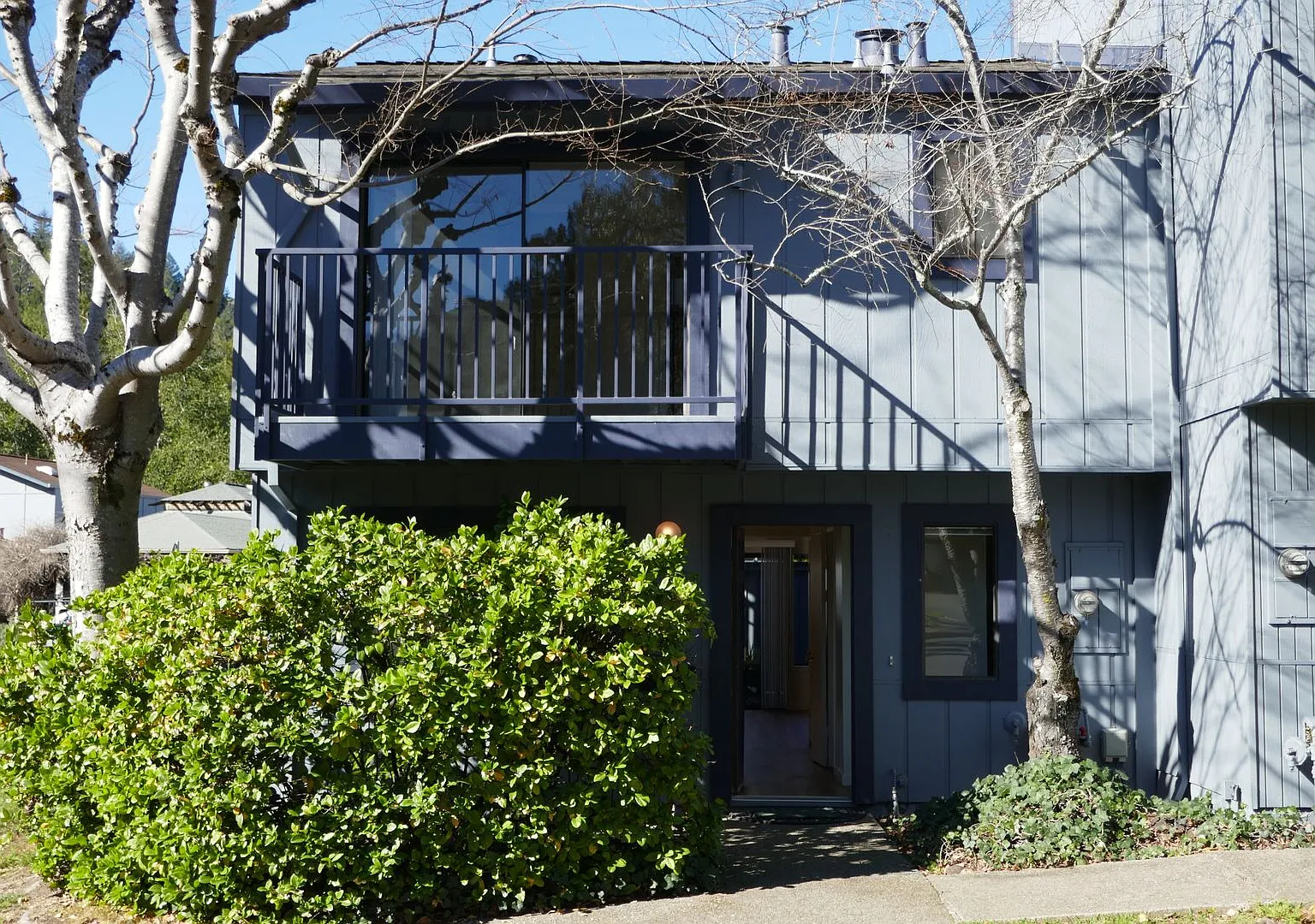 Large Three Bedroom Two And Half Bath End Unit Condo Townhome In Canon Village — Photo 2
