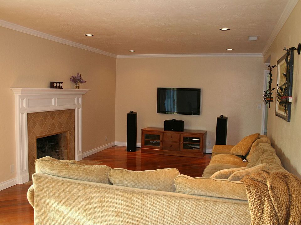 2nd image of 1121 S Lark Ellen Ave