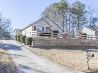 910 Winterside Ln, Atlanta, GA 30349