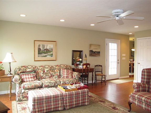 4th image of 133 Pearce Pl #133