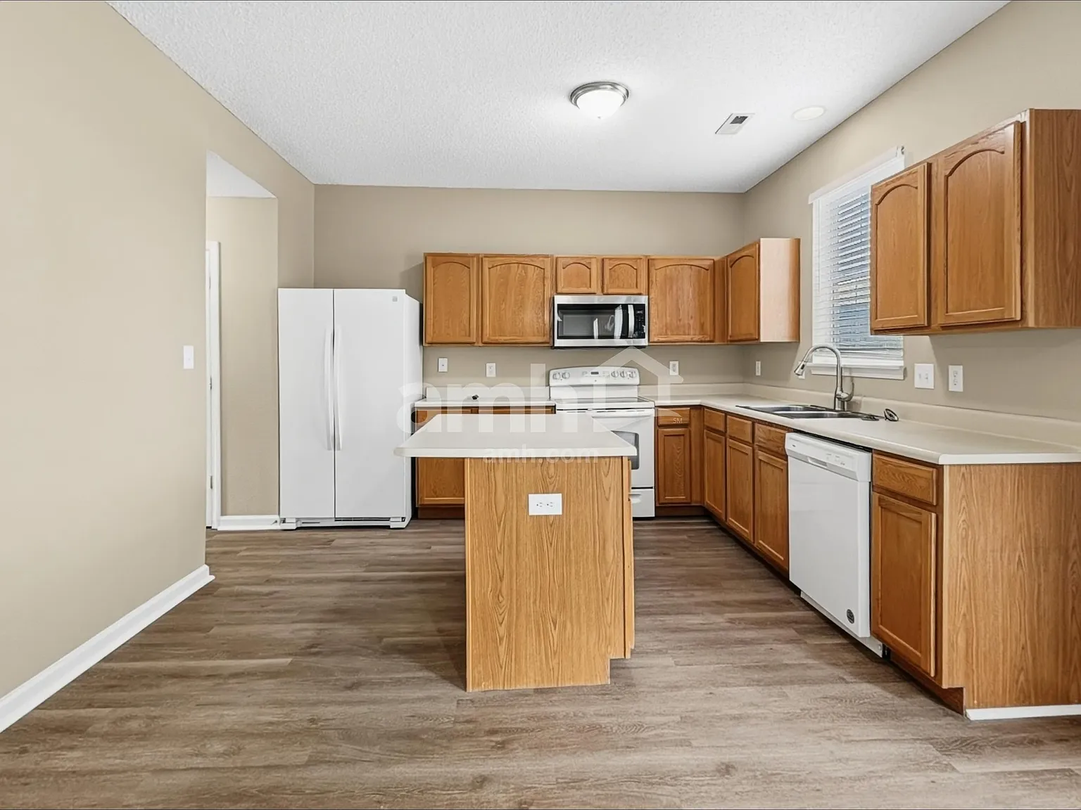 4 bed, 2.5 bath, 2120 sqft, $2,195 — Photo 4