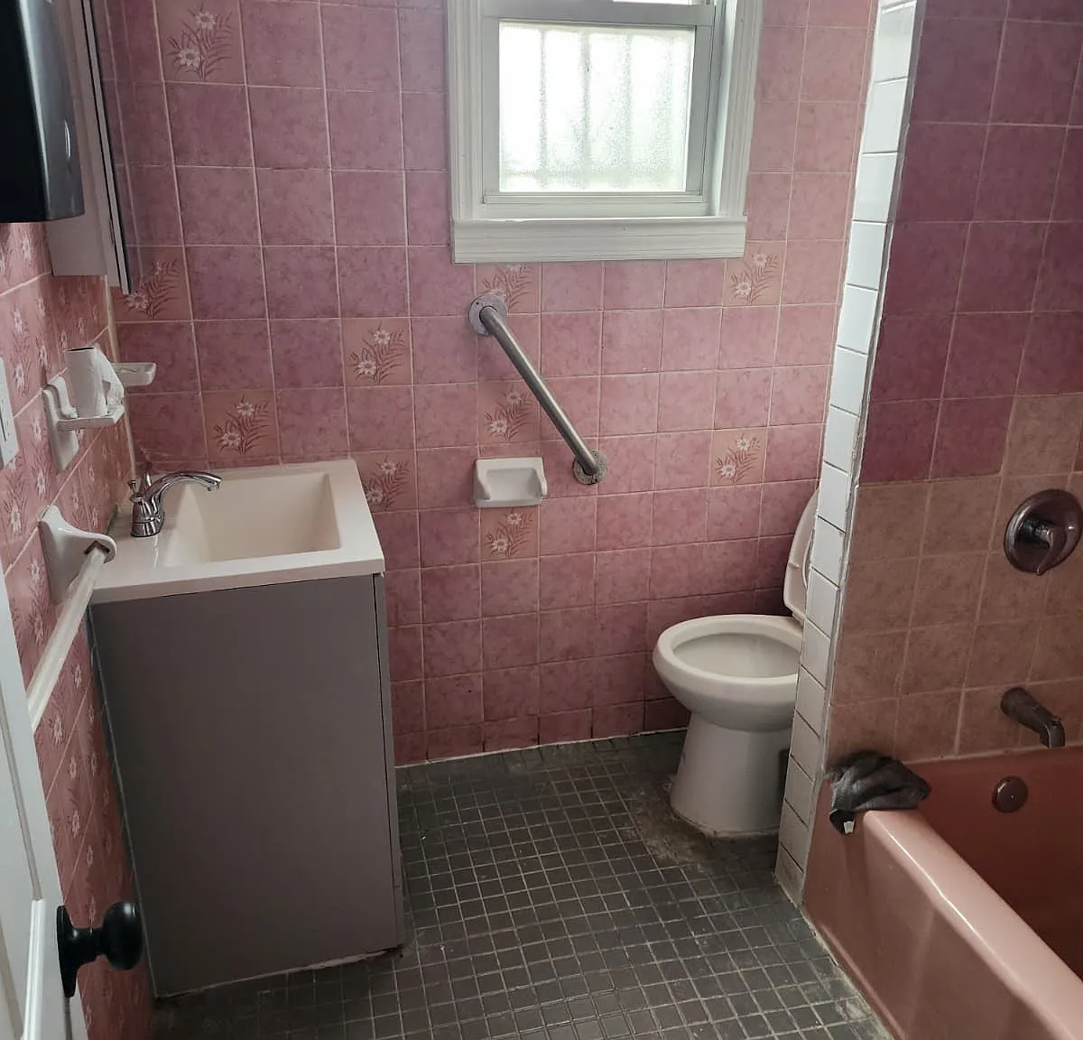 3 bed, $2,200 — Photo 1
