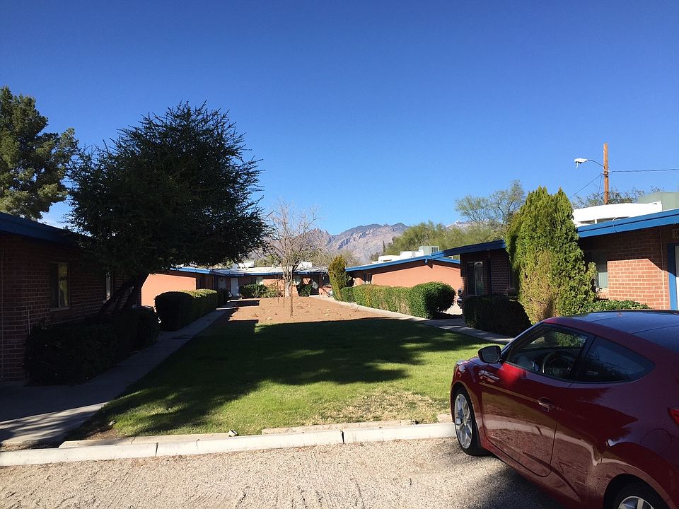 3815 E Lee Courtyard