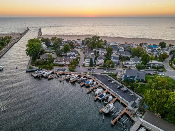 36 N North Shore Dr #1, South Haven, MI 49090