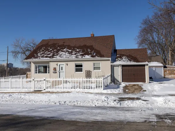 903 10th Ave NE, Rochester, MN 55906