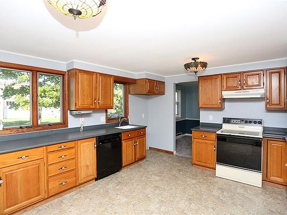 3rd image of 1933 Bruce Ln