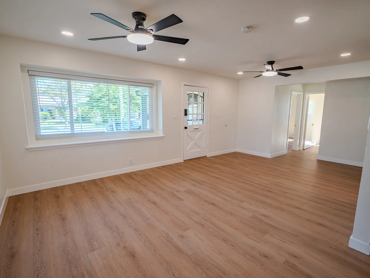 5 bed, 2523 sqft, $5,400 — Photo 2