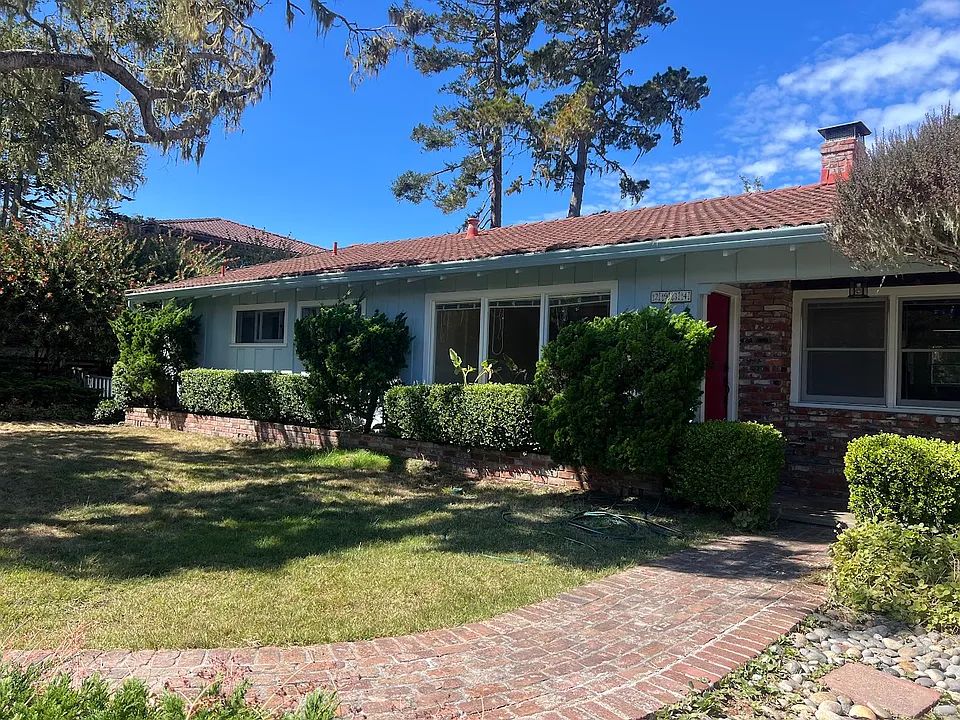 2934 Lupin Ln