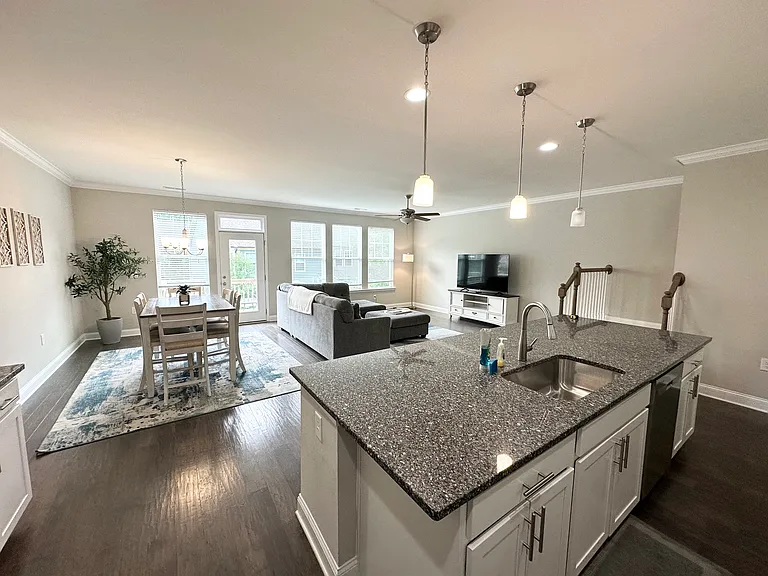 304 Fenella Dr — Photo 12