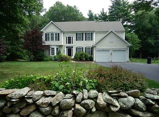 88 Fieldstone Ln, Saunderstown, RI 02874