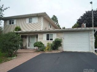 1919 Lowell Ln, Merrick, NY 11566