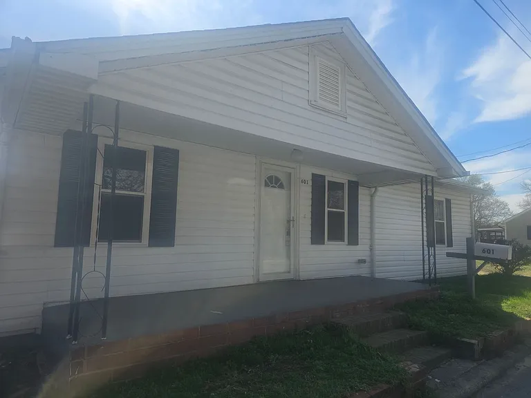 601 Huger St — Photo 2