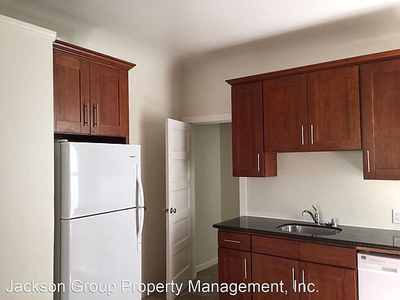 5th image of 140 Steiner St APT 3