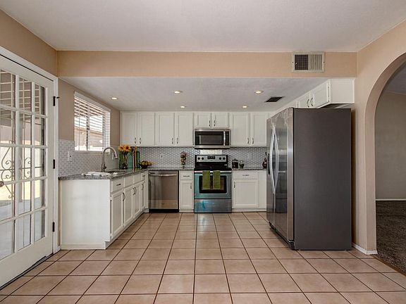 4th image of 3150 E Pueblo Ave