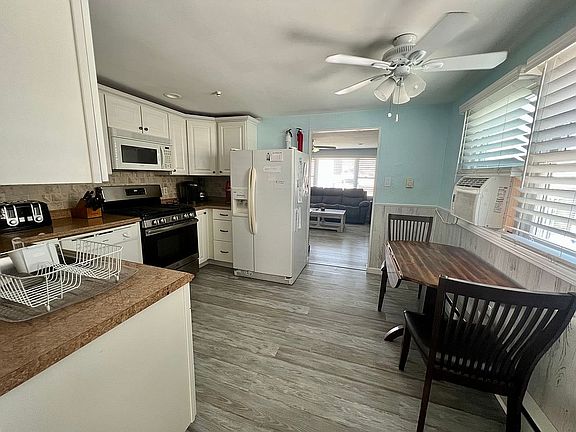 5th image of 314 Coral St