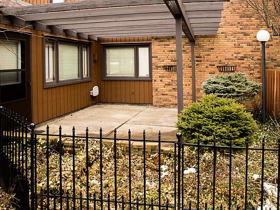 2nd image of 1824 Briarwood Ln