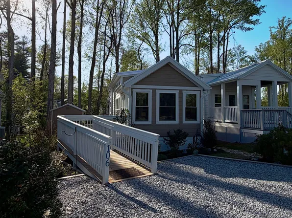 106 Meandering Ln, Flat Rock, NC 28731