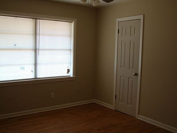 5th image of 605 Mesquite St