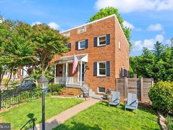 1001 Bashford Ln, Alexandria, VA 22314