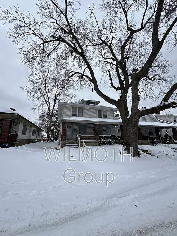 915 N Bosart Ave photo 1