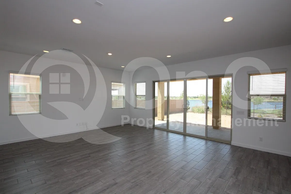 3 bed, 3.0 bath, 2187 sqft, $2,399 — Photo 4