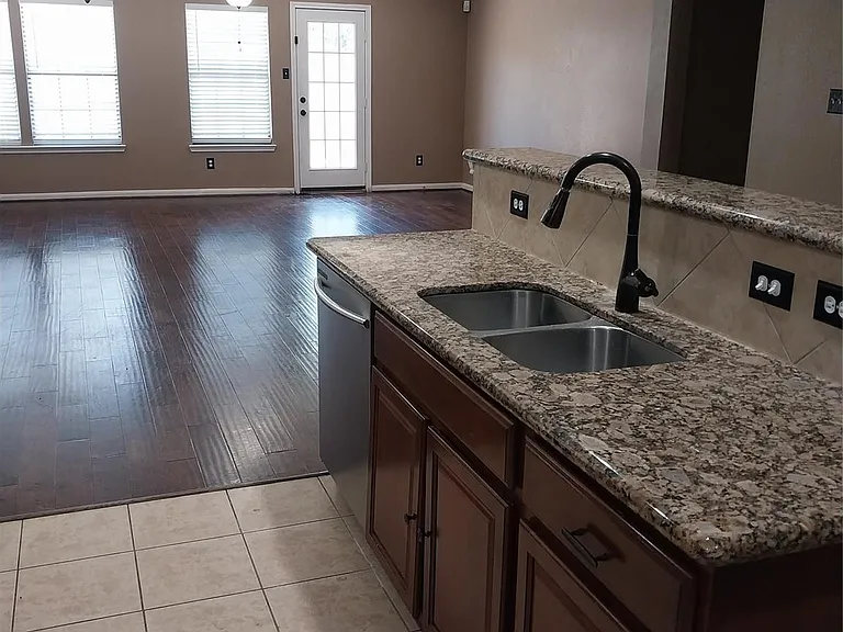 7914 Tilbury Woods Ln — Photo 6