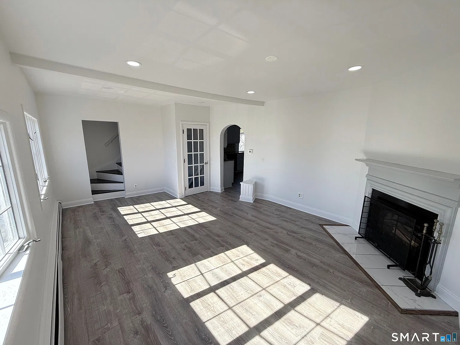 3 bed, 2.0 bath, 2277 sqft, $3,000 — Photo 4