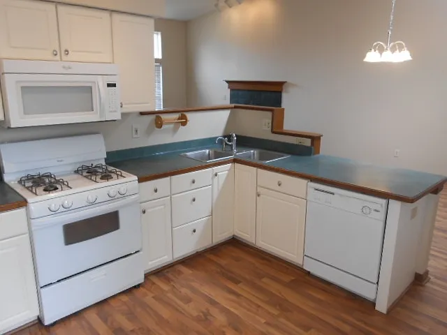 210 Windward Ct — Photo 3