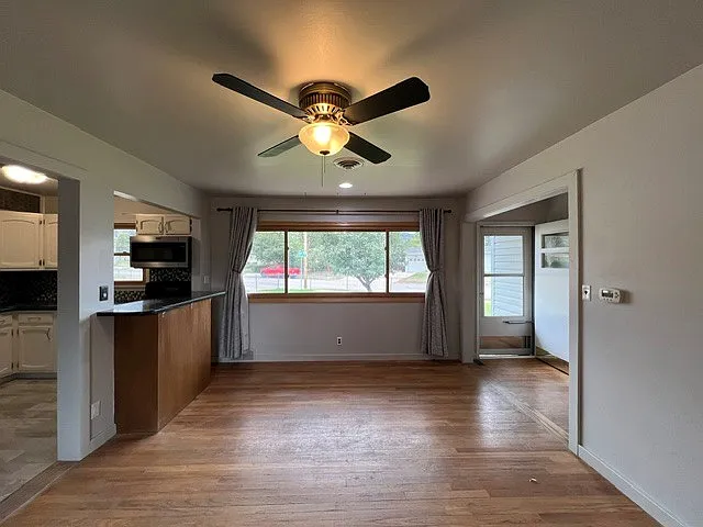 2125 Stirling St — Photo 13