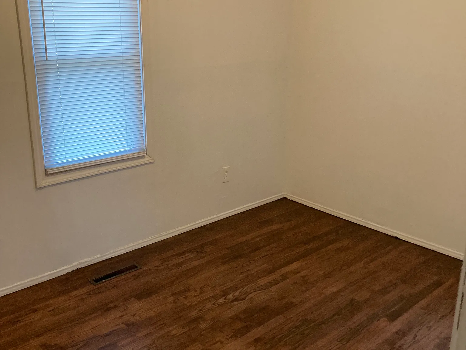 2 bed, 950 sqft, $1,100 — Photo 2