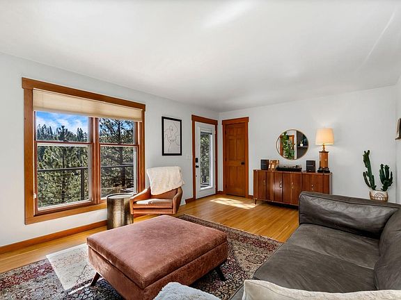 5th image of 39 Spring Ln