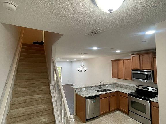3rd image of 1231 Trillium Park Ln