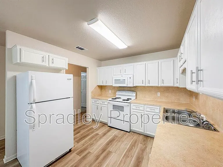 142 Lacey Lou Ln — Photo 4